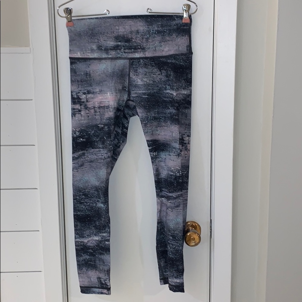 lululemon Wunder Under Crops, Size 8